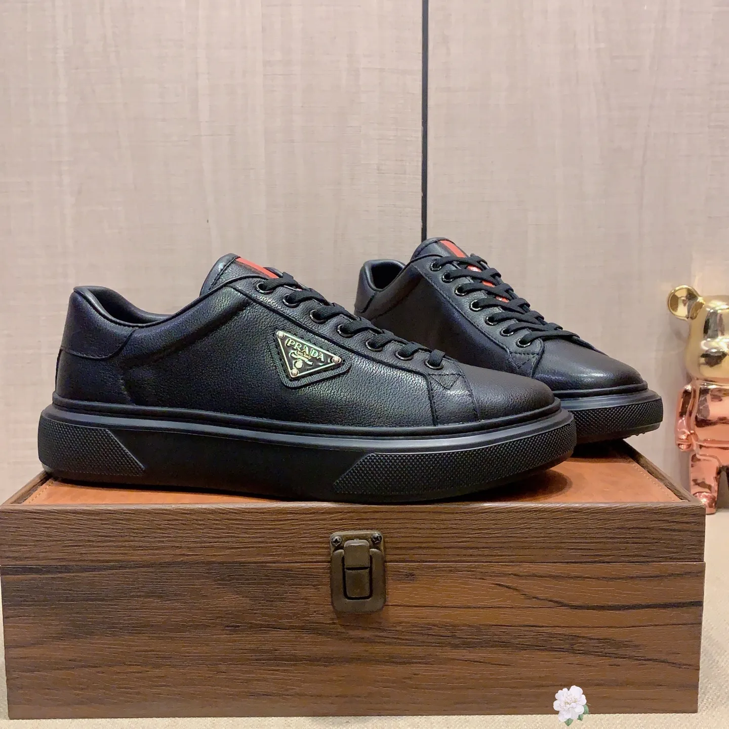 Men's men's shoes💰460💰💰🎩🎩[Lightning][Lightning] "PRADA*" The latest and most popular casual shoes, top brand [seduce] luxury ~ purchasing agency, top ~ quality. [Strong] The upper is made of imported breathable cowhide with material ➕ breathable sheepskin feet (•) and fine workmanship. The original stylish and stylish soft rubber wear-resistant and non-slip outsole is light and comfortable on the feet. The real thing looks better when photographed in person. 0128: Size: 38-44, 45 sizes can be customized, black, white